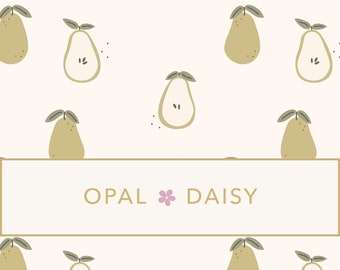 Op de afbeelding: Een witte achtergrond met een herhalend patroon van bruine peren. De peren bevinden zich in verschillende posities en sommige zijn doormidden gesneden. De tekst "OPAL * DAISY" staat in het midden van de afbeelding.