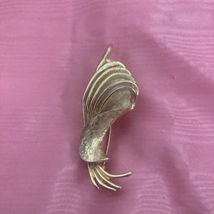 My Mother&#39;s Costume Jewelry - Vintage Signed Monet Brooch