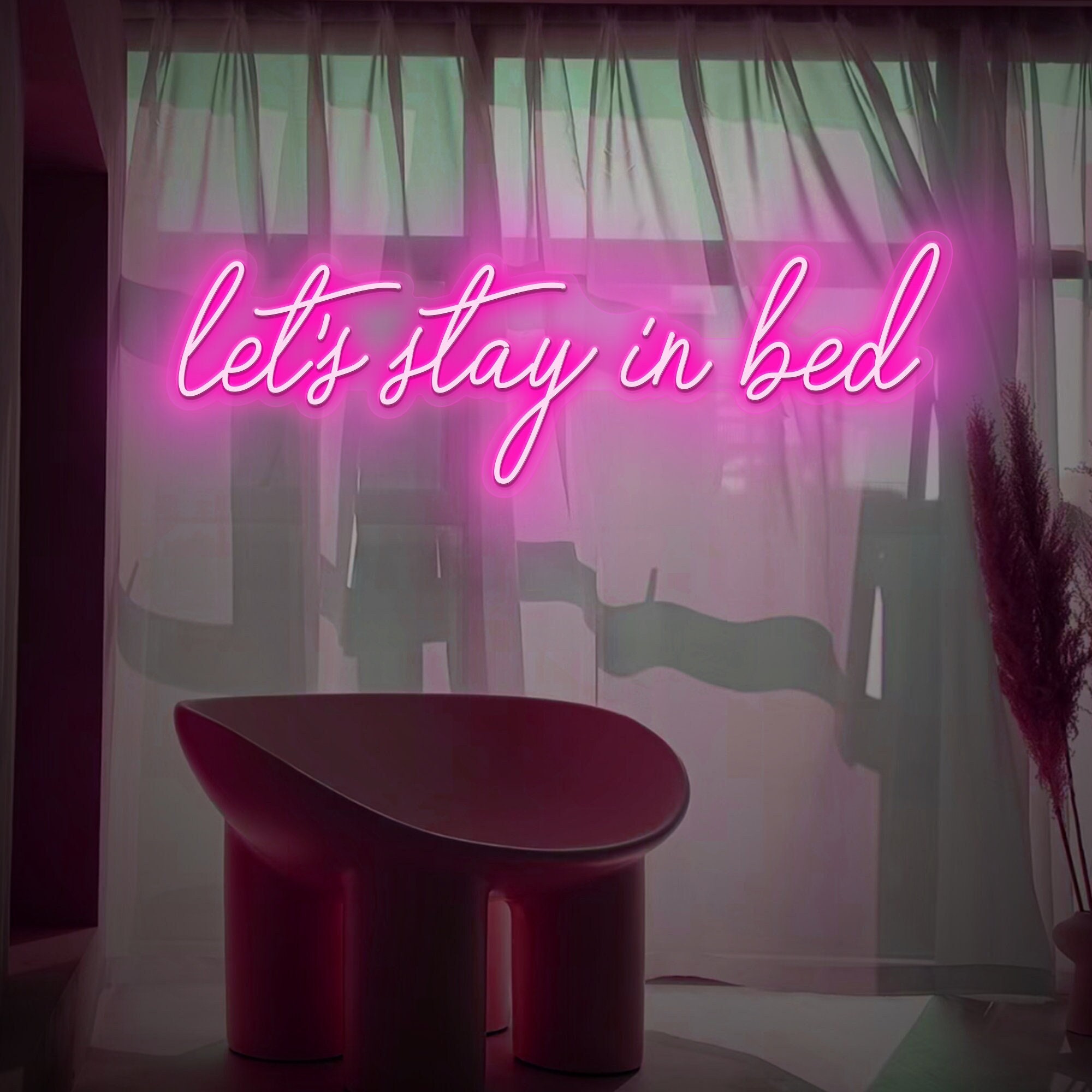 Loving this bedroom vibe, do you? ⁠💖 All our LED neon signs are