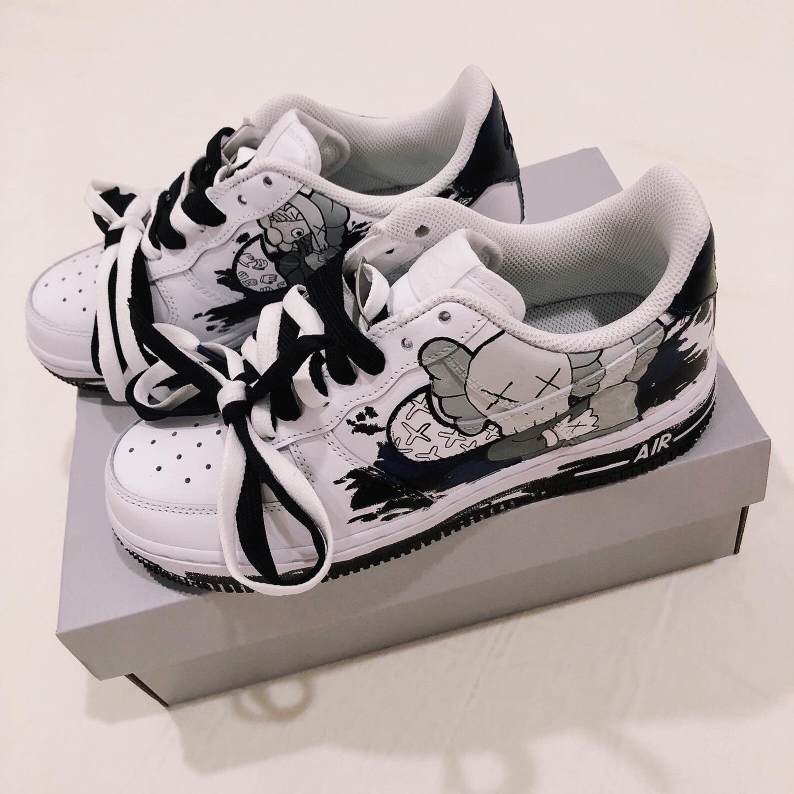 af1 kaws