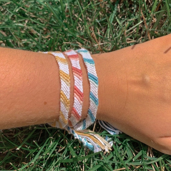 Candy Stripe Friendship Bracelet : 7 Steps - Instructables