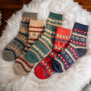 Christmas Gift Cotton Crew Socks for Men and Women Warm Winter Heart ...