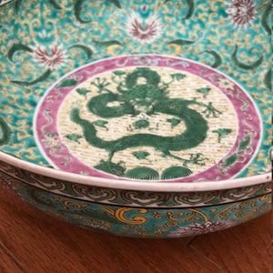 large dragon bowl famille verte