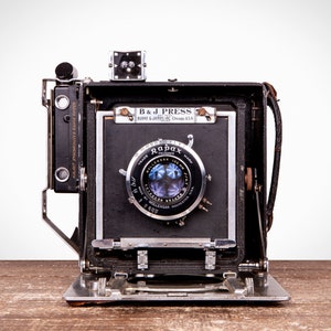 Burke & James 4x5 Press Camera with 135mm 4.7 Raptar Lens, 6 Film Holders, Flash Bar and Two Heads and Vintage Case Professionally Tested