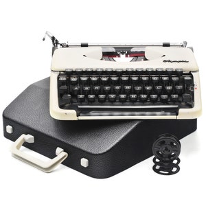 Police de caractères rare Olympia Splendid 66 ITALIC/ITALIC/SCRIPT. Machine à écrire portable entretenue et fonctionnelle. n.15-1844396.