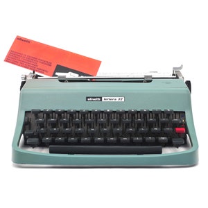 Olivetti Lettera 32 typewriter n.1919401. Inspected and in perfect working order, excellent condition.