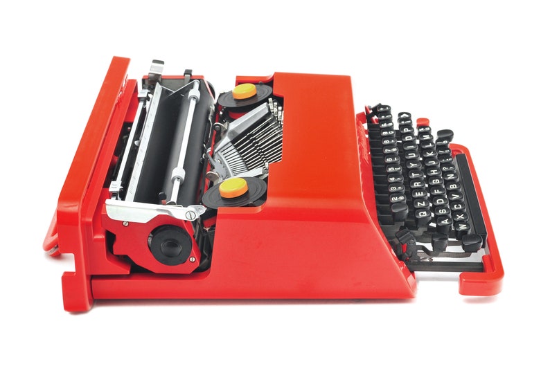 Beautiful and iconic piece of furniture. very good general conditions Olivetti Valentine typewriter outstanding design