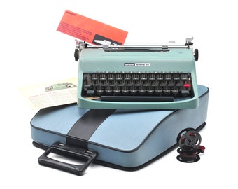 Greek keyboard! Olivetti Lettera 32 typewriter with rare Greek layout. Overhauled and working, in excellent condition.