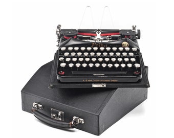 Erika Model 5 typewriter made by S&N in 1930 (#125847) in excellent condition. Revised and fully functional.