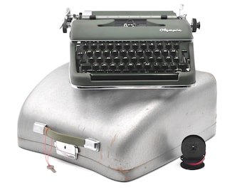 Máquina de escribir Olympia SM2 verde. Hermoso y elegante, está en excelentes condiciones y reacondicionado. Fabricado en 1952 en Alemania n.899947