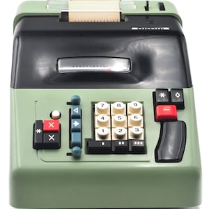 Calculatrice électromécanique Olivetti Multisumma 22 des années 50-60. Belle décoration pour bureau et bureau, beau design. image 3