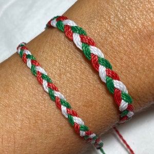 CHRISTMAS Bracelet, Stackable String Charm Bracelet, Pura Vida Style Bracelet, Christmas Spirit, Red and Green, Mexico, Italy