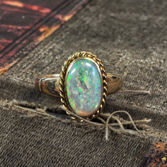 18ct Opal Ring