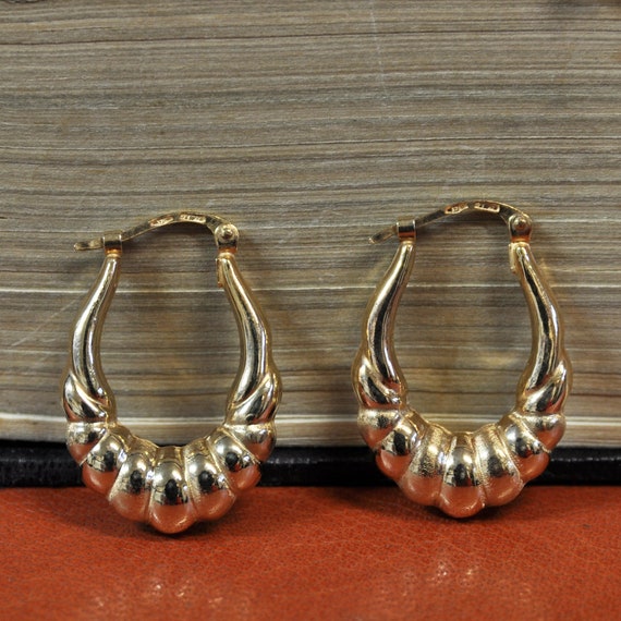 9ct Graduated Drop Earrings