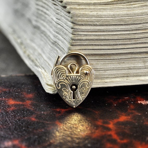 Vintage 9ct Patterned Heart Padlock Pendant