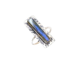 Rainbow Labradorite Ring, Rectangular Natural Stone Boho Ring, Hammered texture Bar Ring,Statement Ring, Blue Fire Ring, Labradorite Jewelry