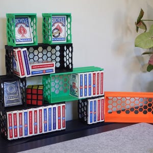 The Hive – Modulair 3D-geprint speelkaartenrek – 12 decks – uitbreidbare honingraatkaartplank goochelaarshowcase, kaartenverzamelaars