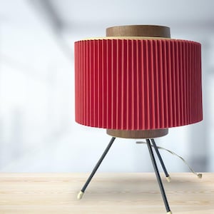 Vintage tripod table lamp