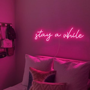 Insegna al neon personalizzata "Stay A While", citazione da parete, luce al neon, insegna al neon a LED, decorazioni da parete al neon personalizzate, regali personalizzati, citazione da parete