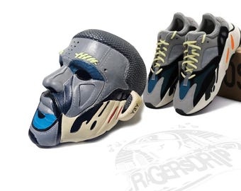 Kan ye Wst head sculpture