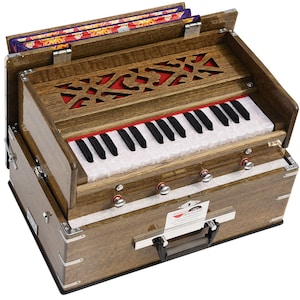 Portable Safri Harmonium: 2.5 Octave, 4 Stops, Oak Finish, Gig Bag