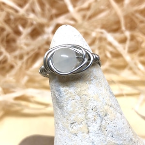 Anillo de cristal de piedra de nacimiento, piedra lunar, regalo del Día de la Madre, anillo de cristal, joyería de piedras preciosas, piedra de nacimiento de junio, anillo envuelto en alambre