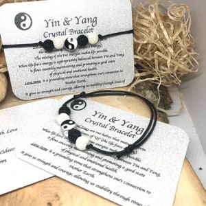 Bracelet en cristal Yin Yang, lave noire et lave blanche, porte-bonheur, véritable bracelet de lave sur carte brillante descriptive, cadeau de bonne ambiance