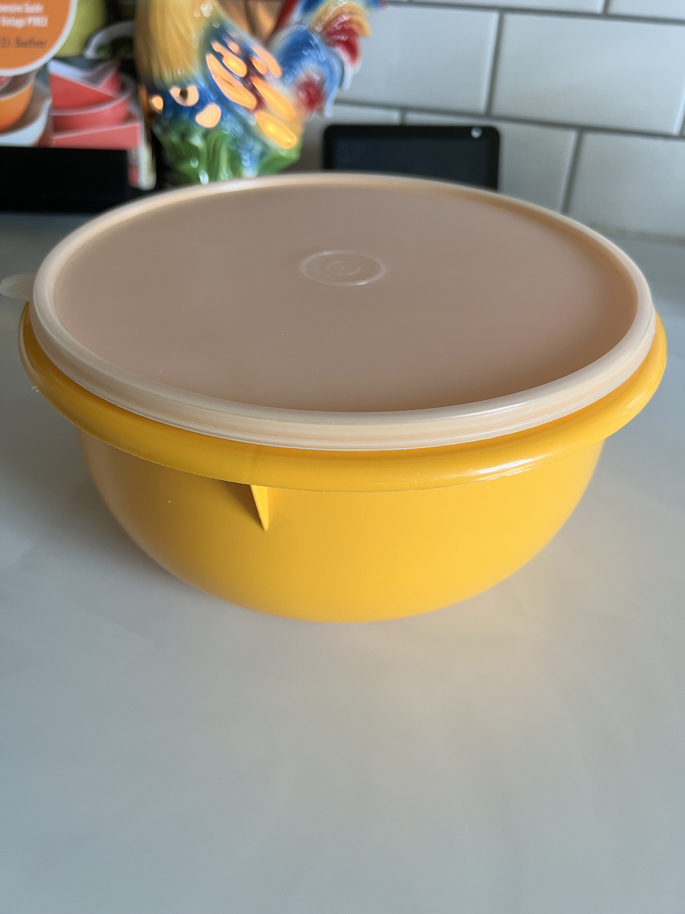 Tupperware 272 Bowl With Lid 