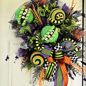 Whimsical Halloween Swirl Wreath: Spooky Fun Door Decor