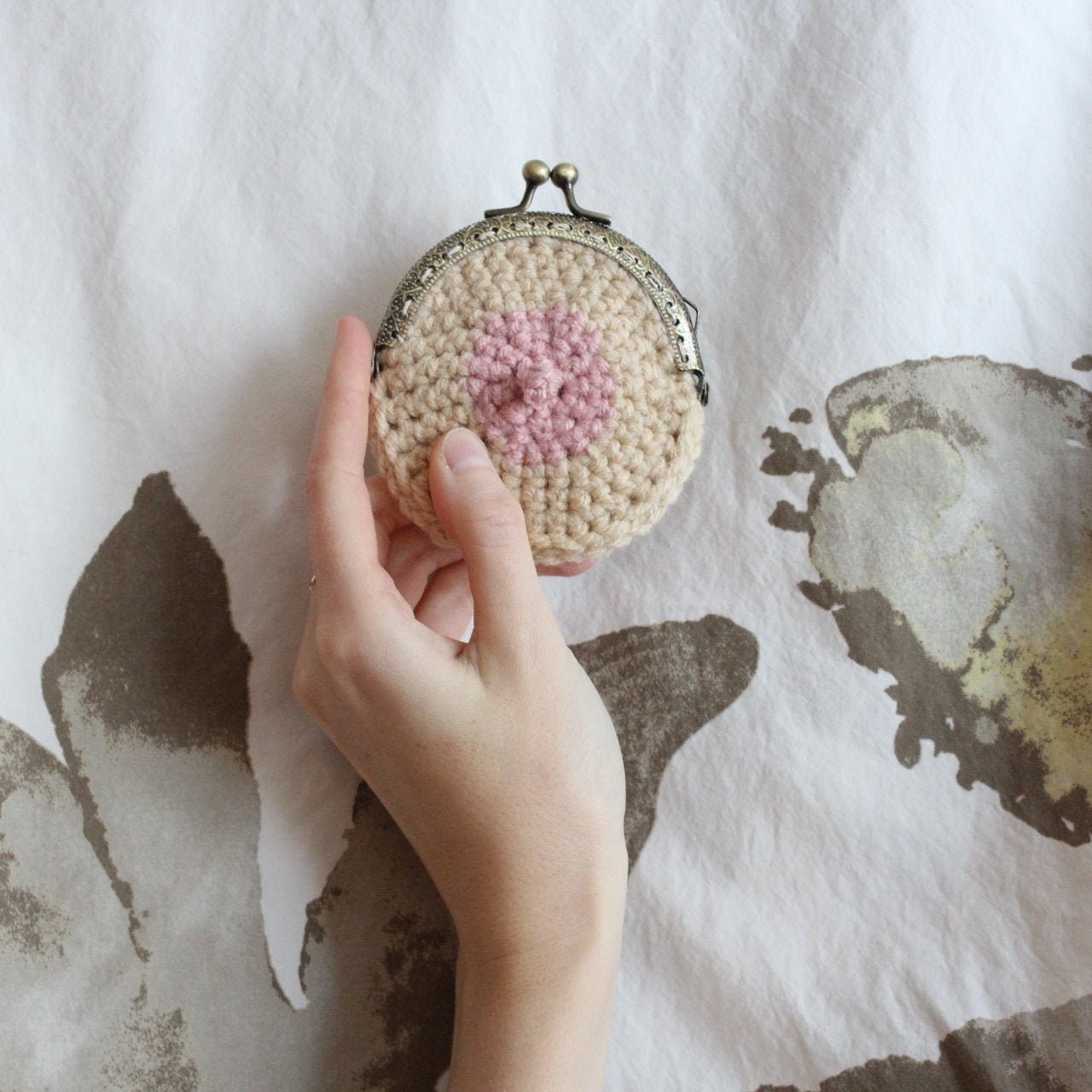 Ravelry: round coin purse pattern by nany escobedo
