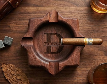 Personalisierter Holzaschenbecher mit Monogramm und Namen, individuell gravierter Aschenbecher für Raucher, Vatertagsgeschenk für Ihn