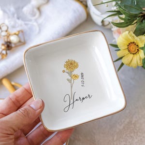 Personalized Birth Flowers Jewelry Dish, Wedding Ring Dish, Bestie Gift, Best Friend Gift, Custom Flowers Dish, Birthday Party Gift
