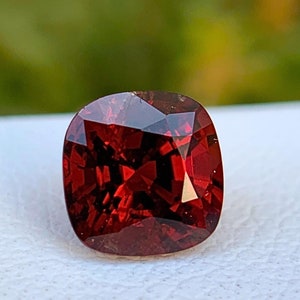 Burma Red Spinel: 1.25 Cts Cushion Cut Gemstone