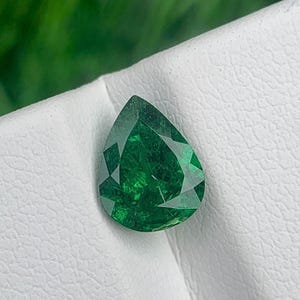 Natural Tsavorite Green AAA Grade - 6.5x8.3x4mm Tsavorite Pear Faceted - 1.75 Cts Tsavorite Birthstone Minor Incluse Tsavorite For Jewelry