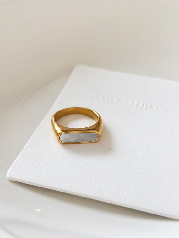 Vintage signet rings for womens deals