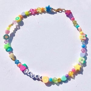Collar colorido personalizable: ensalada de frutas funky de los 90 / collar de cuentas / personalizable / sonriente / tendencia de verano / collar Y2K /