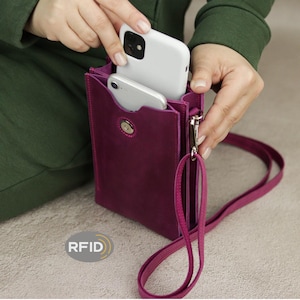 携帯電話2台またはiPhone2台用、RFIDブロック機能付きレザークロスボディバッグ、ショルダーストラップ付き小型財布、2台用ダブルウォレットバッグ
