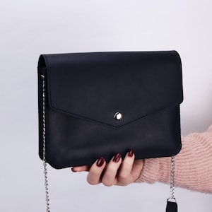 Petite pochette en cuir à bandoulière, Mini sac à rabat en cuir fait main, Sac à main de soirée pour femme, Sac à bandoulière midi pour téléphone, Petit sac à main