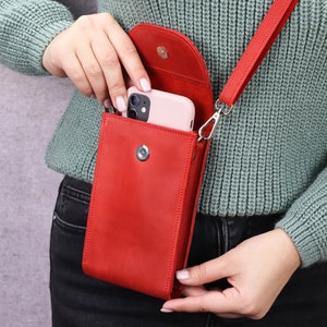 Handmade Leather Phone Crossbody Bag/Shoulder Purse For iPhone 15 Pro Max/Small Purse With Strap/Personalized Red Crossbody Wallet for Women Bild 2