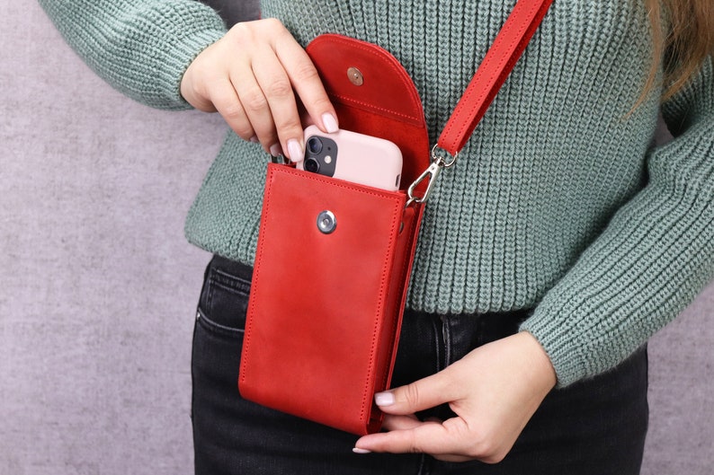 Handmade Leather Phone Crossbody Bag/Shoulder Purse For iPhone 15 Pro Max/Small Purse With Strap/Personalized Red Crossbody Wallet for Women Bild 2