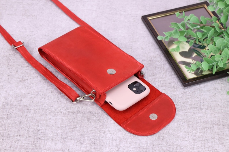 Handmade Leather Phone Crossbody Bag/Shoulder Purse For iPhone 15 Pro Max/Small Purse With Strap/Personalized Red Crossbody Wallet for Women Bild 6