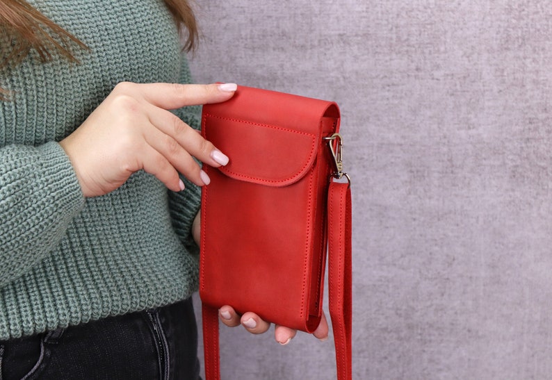 Handmade Leather Phone Crossbody Bag/Shoulder Purse For iPhone 15 Pro Max/Small Purse With Strap/Personalized Red Crossbody Wallet for Women Bild 3