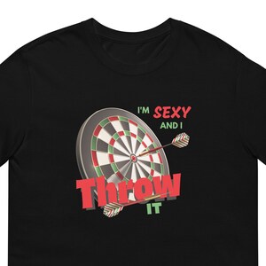 Lustiges Dart Spieler Shirt / Ich bin sexy und ich werfe es / Bullseye T-Shirt / Dart Sport Geschenk