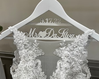 Bridal Hanger, Wedding Hanger, Bridal Dress Hanger, Bride Hanger, Bridal Hanger Personalized, bridal Gift, Groom hanger, hanger with date