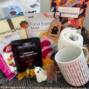 Presentes de Halloween para ela, cesta de Boo assustador para adulto, pacote de cuidados para faculdade, caixa de presente de Halloween, presente de Halloween exclusivo, cesta de presente de outono, Boo