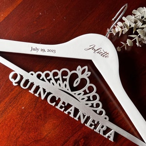 Mis 15 Años Aufhänger, Quinceaños Geschenk, personalisierter Aufhänger, Kleiderbügel, benutzerdefinierter Aufhänger, Namensaufhänger, Hochzeitsaufhänger
