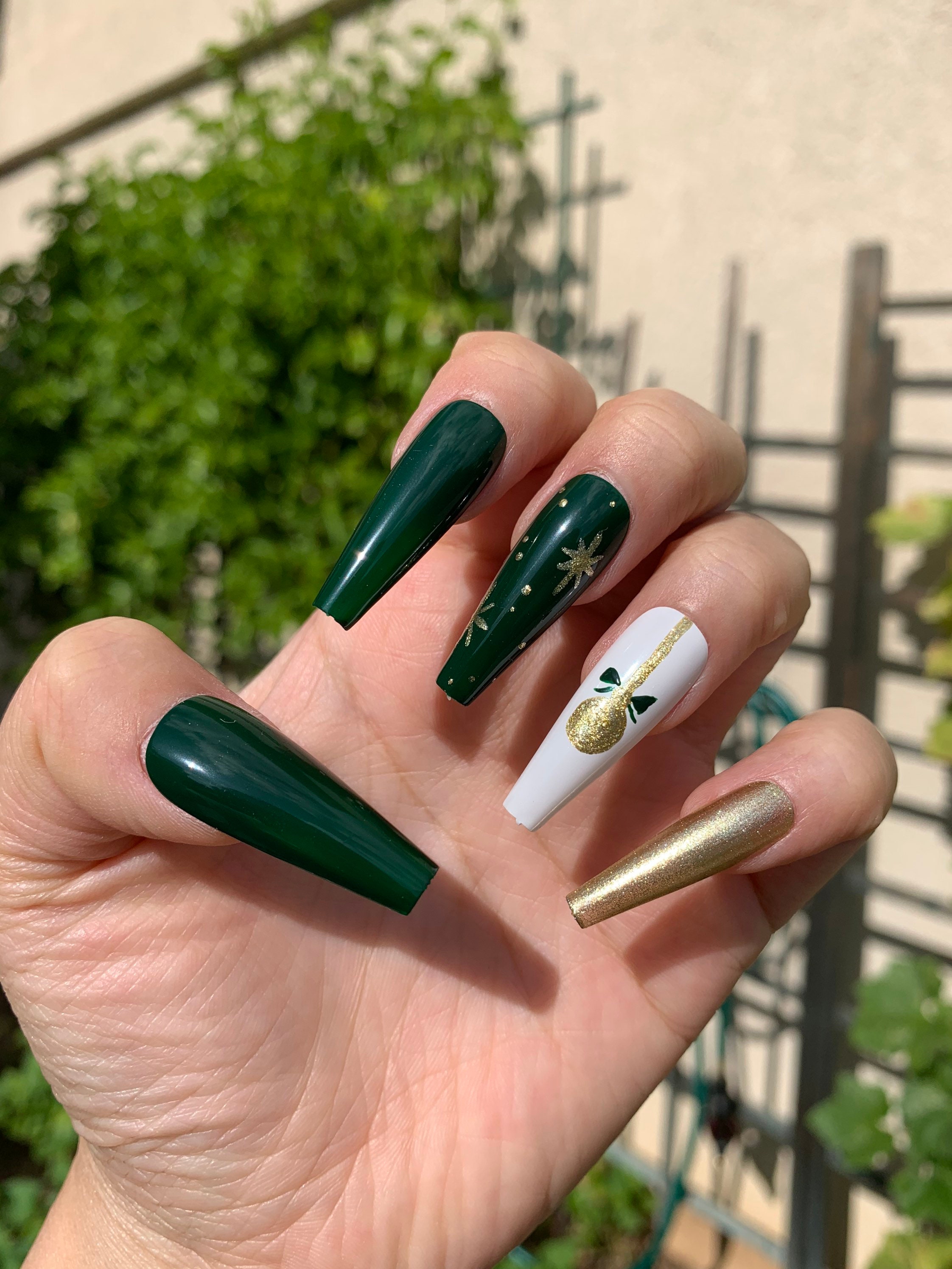 Forest green nails deals