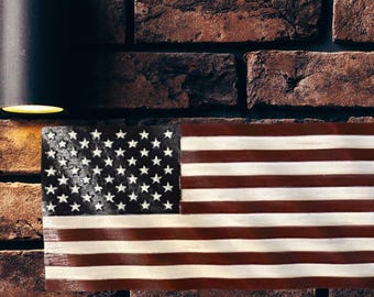 Bandera estadounidense ondeante de madera rústica