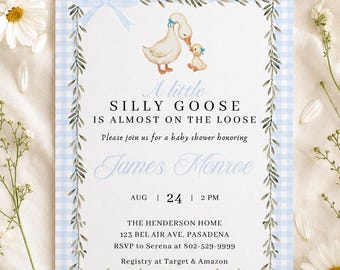 Può includere: Un invito rettangolare per baby shower con bordo a quadretti azzurro e una cornice di foglie botaniche. Al centro è presente un'illustrazione ad acquerello di un'oca con un pulcino e il testo A little SILLY GOOSE IS ALMOST ON THE LOOSE.