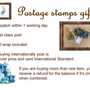 Puede incluir: Una imagen enmarcada de un sello de correos con un conejo con una chaqueta azul. La imagen est&aacute; rodeada de texto que dice "Postage stamps gifts", "Dispatch within 1 working day", "First class post", "Gift wrap included", "If buying internationally post is at cost price and sent International Standard.", y "If you are buying more than one item, you will receive a refund for the balance if it's cheaper when combined."